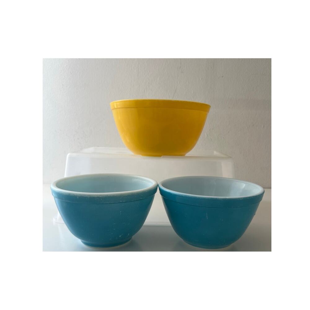 TWO Pyrex Blue #401 Mixing Bowls 1.5 Pint And ONE Yellow #402 1.5 Qt Bowl
